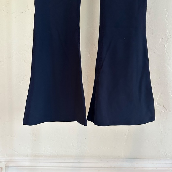 SPANX BE MICRO NAVY FLARE PANT - Picture 3 of 5